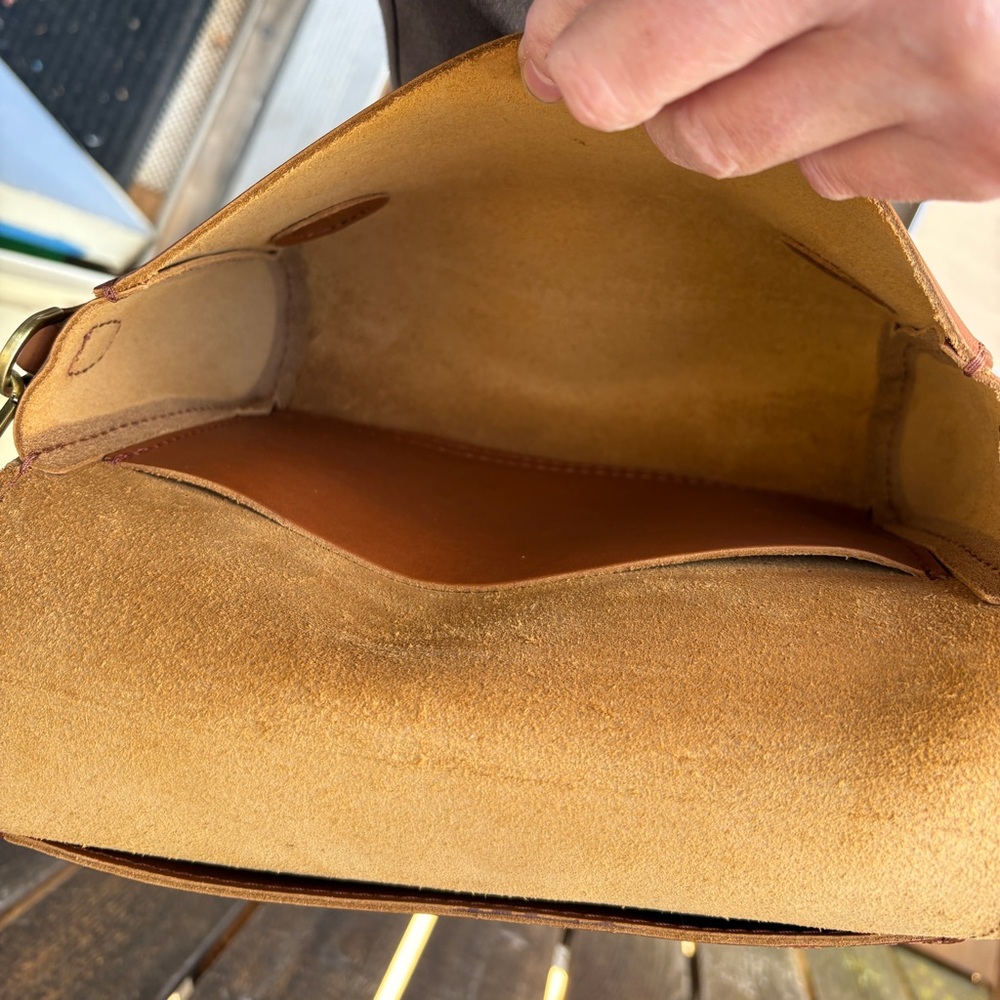 Portland Leather Goods Medium Metro Crossbody Leather Bag NWOT In Honey - Picture 9 of 16